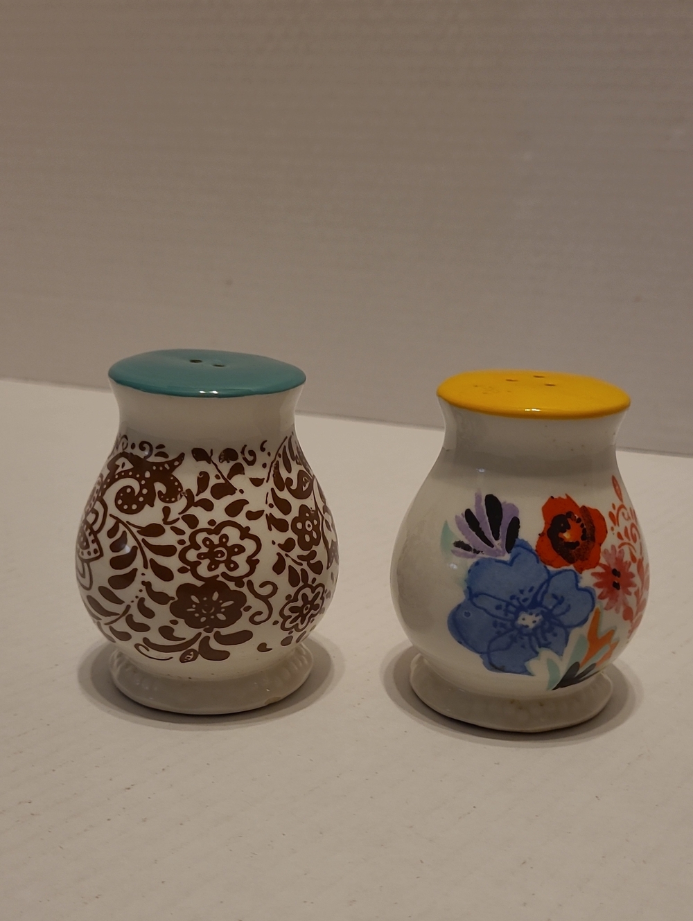 Pioneer WOMEN  Salt and Pepper Shakers - Blue & Yellow Tops